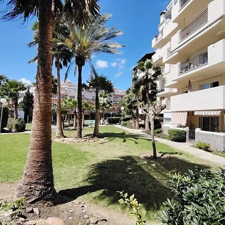 Con Piscina En Nueva Torrequebrada Daire *